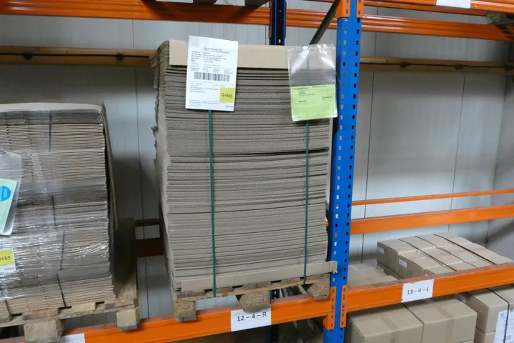 Konvolut Zuschnitt FEFCO 0901 1190x760x7 innen Umfang: Palette mit Inhalt